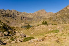 Горный вид в Parc Естественн de Ла Vall de Arteny, Пиренеи, Андорре стоковая фотография rf Горный вид в Parc Естественн de Ла Vall de Arteny, Пиренеи, Андорре стоковая фотография rf