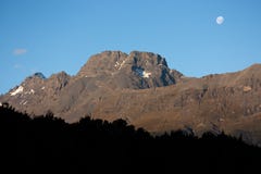 Горы и лес около Glenorchy в Новой Зеландии стоковое фото Горы и лес около Glenorchy в Новой Зеландии стоковое фото