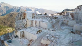 Горы мрамора Каррары Горы мрамора Каррары