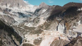 Горы мрамора Каррары Горы мрамора Каррары