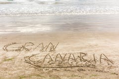 Гран-Канарии слов написанное в песке пляжа стоковая фотография Гран-Канарии слов написанное в песке пляжа стоковая фотография