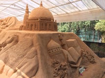 Грандиозная скульптура песка показывая исламскую архитектуру Стоковые Фото Грандиозная скульптура песка показывая исламскую архитектуру Стоковые Фото