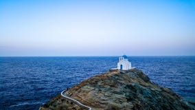 греческая часовня на острове стоковые фото греческая часовня на острове стоковые фото