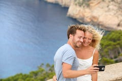 Датировать пар перемещения фотографируя фото selfie стоковое фото Датировать пар перемещения фотографируя фото selfie стоковое фото