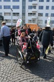 ДАТСКОЕ FAMIESI ПРИВЕДЕННОЕ ВНЕ К МИТИНГУ ПРОТЕСТА стоковые фото ДАТСКОЕ FAMIESI ПРИВЕДЕННОЕ ВНЕ К МИТИНГУ ПРОТЕСТА стоковые фото