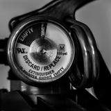 Датчик огнетушителя конца-Вверх черно-белый стоковая фотография rf Датчик огнетушителя конца-Вверх черно-белый стоковая фотография rf