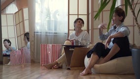 Зрелые женщины сосут, лижут, трахаются | xHamster Зрелые женщины сосут, лижут, трахаются | xHamster