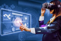 Двойные шлемофоны выдержк-будущего VR, дело женщин в костюмах используя пальцы испытывают самую лучшую технологию от современных стоковые фотографии rf Двойные шлемофоны выдержк-будущего VR, дело женщин в костюмах используя пальцы испытывают самую лучшую технологию от современных стоковые фотографии rf