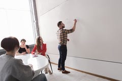 Дело metting в офисе Стоковое Изображение RF Дело metting в офисе Стоковое Изображение RF