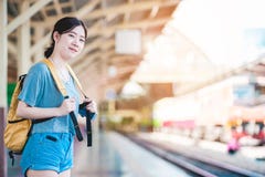 Девушка в моменте перемещения стоковое изображение Девушка в моменте перемещения стоковое изображение