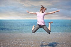 девушка свободы скачет предназначенная для подростков вода Стоковые Фото девушка свободы скачет предназначенная для подростков вода Стоковые Фото