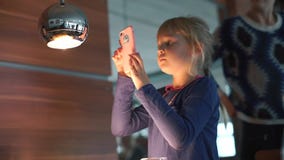 Мужчина раздевает женщину - 3000 отборных порно видео Мужчина раздевает женщину - 3000 отборных порно видео