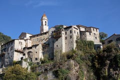 Деревня Luseram горы старая, Провансаль Alpes Cote d'Azur стоковые изображения Деревня Luseram горы старая, Провансаль Alpes Cote d'Azur стоковые изображения