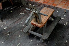 Деревянная лошадь для детей, который нужно сидеть стоковое фото rf Деревянная лошадь для детей, который нужно сидеть стоковое фото rf