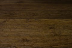 Деревянный пол Почищенные щеткой, навощенные floorboards дуба Эта поверхность была бы большой как элемент дизайна для стены, пола стоковые фотографии rf Деревянный пол Почищенные щеткой, навощенные floorboards дуба Эта поверхность была бы большой как элемент дизайна для стены, пола стоковые фотографии rf