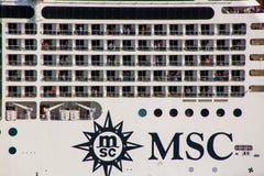 Деталь туристического судна MSC двигая через канал Сан Marco в Veni стоковые фото Деталь туристического судна MSC двигая через канал Сан Marco в Veni стоковые фото