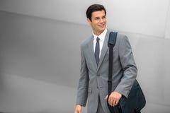 Деятеля руководителя бизнеса молодой взрослый успешный усмехаясь корпоративный красивый стоковая фотография rf Деятеля руководителя бизнеса молодой взрослый успешный усмехаясь корпоративный красивый стоковая фотография rf