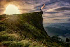 Дикая лошадь поднимая, восход солнца, заход солнца стоковая фотография Дикая лошадь поднимая, восход солнца, заход солнца стоковая фотография