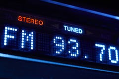 Дисплей радио тюнера FM Стерео цифровая настроенная станция частоты Стоковая Фотография Дисплей радио тюнера FM Стерео цифровая настроенная станция частоты Стоковая Фотография