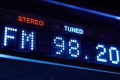 Дисплей радио тюнера FM Стерео цифровая настроенная станция частоты Стоковое фото RF Дисплей радио тюнера FM Стерео цифровая настроенная станция частоты Стоковое фото RF