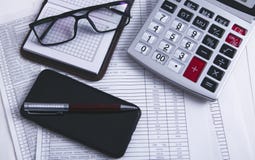 Документы Ñтекел Ñмартфона калькулÑтора стоковое фото rf Документы Ñтекел Ñмартфона калькулÑтора стоковое фото rf