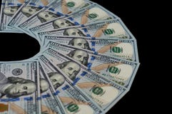 100 долларовых банкнот подуты вне на черной предпосылке Верхний взгляд со стороны стоковое изображение 100 долларовых банкнот подуты вне на черной предпосылке Верхний взгляд со стороны стоковое изображение