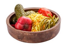 Домашние marinated овощи в деревянных блюдах стоковая фотография Домашние marinated овощи в деревянных блюдах стоковая фотография