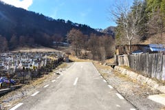 Дорога кончается на кладбище стоковое фото rf Дорога кончается на кладбище стоковое фото rf