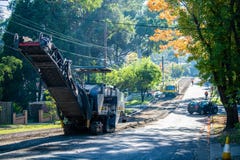 Дорожные работы и resurfacing в прогрессе вдоль дороги западного Pymble Yarra стоковые фото Дорожные работы и resurfacing в прогрессе вдоль дороги западного Pymble Yarra стоковые фото