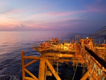Другой день в месторождении нефти стоковое фото rf Другой день в месторождении нефти стоковое фото rf