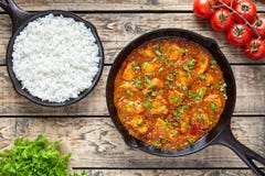 Еда традиционного мяса цыпленка masala tikka пряного индийская с рисом Стоковое фото RF Еда традиционного мяса цыпленка masala tikka пряного индийская с рисом Стоковое фото RF