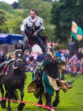 Ежегодный средневековый бясь на поединке турнир на дворце Linlithgow, Scotla стоковое фото Ежегодный средневековый бясь на поединке турнир на дворце Linlithgow, Scotla стоковое фото