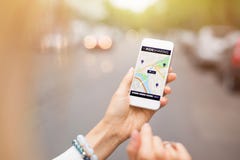Езда деля app на мобильном телефоне Езда деля app на мобильном телефоне