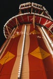 Езда Helter Skelter на рождестве страны чудес зимы справедливом в Лондоне, Великобритании Стоковая Фотография RF Езда Helter Skelter на рождестве страны чудес зимы справедливом в Лондоне, Великобритании Стоковая Фотография RF