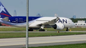 Ездить на такси авиакомпаний LAN плоский в авиапорте Франкфурта, FRA Ездить на такси авиакомпаний LAN плоский в авиапорте Франкфурта, FRA