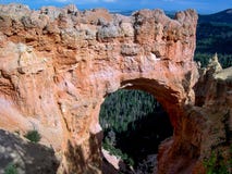 Естественная горная порода моста в национальном парке каньона Bryce, Юте, США стоковая фотография Естественная горная порода моста в национальном парке каньона Bryce, Юте, США стоковая фотография