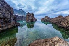 Естественные вулканические бассейны с морской водой в Порту Moniz, Мадейре, Португалии стоковые изображения Естественные вулканические бассейны с морской водой в Порту Moniz, Мадейре, Португалии стоковые изображения