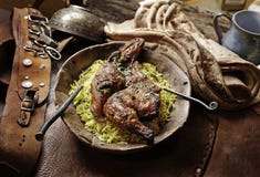 Жареная курица в плите стоковое фото Жареная курица в плите стоковое фото