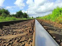 Железная дорога идет в расстояние стоковые фотографии rf Железная дорога идет в расстояние стоковые фотографии rf