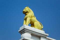 Желтый лев ashoka на виске dhauli стоковая фотография rf Желтый лев ashoka на виске dhauli стоковая фотография rf