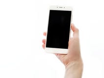 Женские руки держа smartphone при черный экран изолированный на белой предпосылке Поднимающее вверх мобильного устройства близкое стоковые фотографии rf Женские руки держа smartphone при черный экран изолированный на белой предпосылке Поднимающее вверх мобильного устройства близкое стоковые фотографии rf