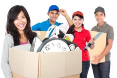 Женщина и профессиональное moving обслуживание Стоковое Фото Женщина и профессиональное moving обслуживание Стоковое Фото