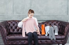 Женщины работающ и счастливы стоковая фотография Женщины работающ и счастливы стоковая фотография