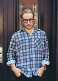 Заботливый человек, свет naturel портрета стоковые фотографии rf Заботливый человек, свет naturel портрета стоковые фотографии rf