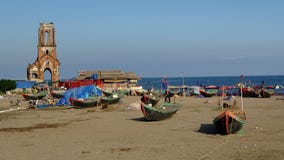 Загубленная церковь загублена расположенный рядом с морем стоковое фото Загубленная церковь загублена расположенный рядом с морем стоковое фото