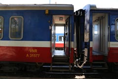 Зазор между 2 поездами грустен стоковые изображения Зазор между 2 поездами грустен стоковые изображения