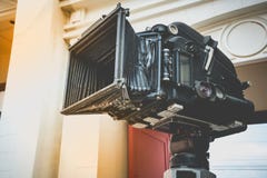 Закройте вверх винтажного классического передвижного репроектора фильма кино с винтажным стилем цвета Старый винтажный репроектор стоковые фотографии rf Закройте вверх винтажного классического передвижного репроектора фильма кино с винтажным стилем цвета Старый винтажный репроектор стоковые фотографии rf