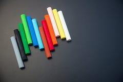 Закройте вверх по мел радуги красочным на доске Изображение для предпосылки стоковое фото Закройте вверх по мел радуги красочным на доске Изображение для предпосылки стоковое фото