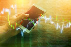 Закройте вверх человека используя передвижной умный телефон Стоковое фото RF Закройте вверх человека используя передвижной умный телефон Стоковое фото RF