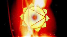 Закрутки мандалы Manipura Chakra солнечного плекса в золотой обстреливаемой зоне энергии Закрутки мандалы Manipura Chakra солнечного плекса в золотой обстреливаемой зоне энергии